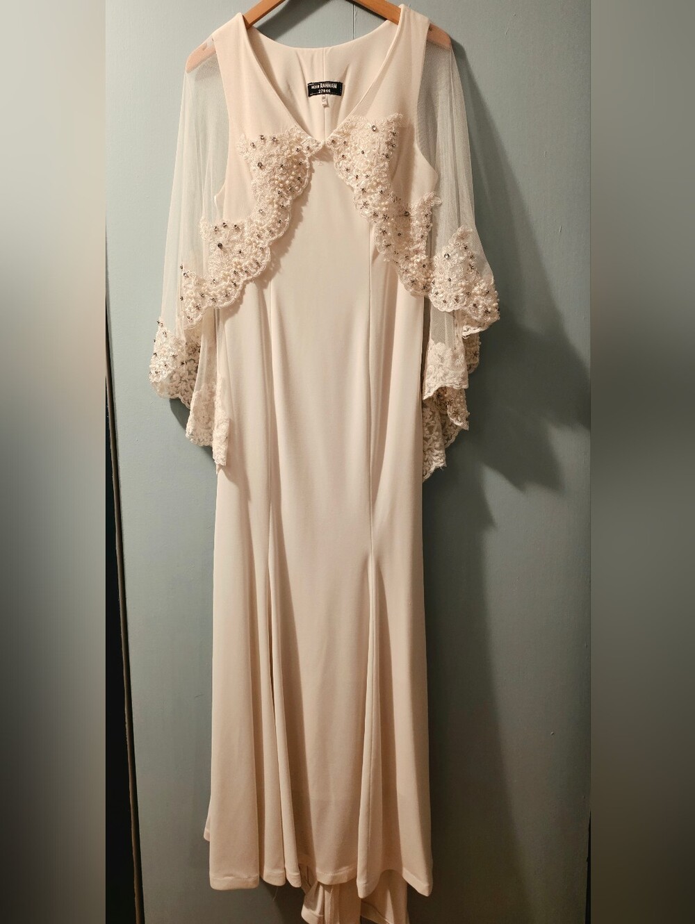 Elegant Cream Lace-Trim Wedding Dress